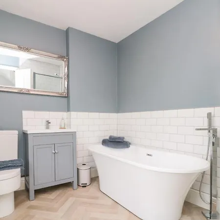 Lark's Nest Hotel 4*