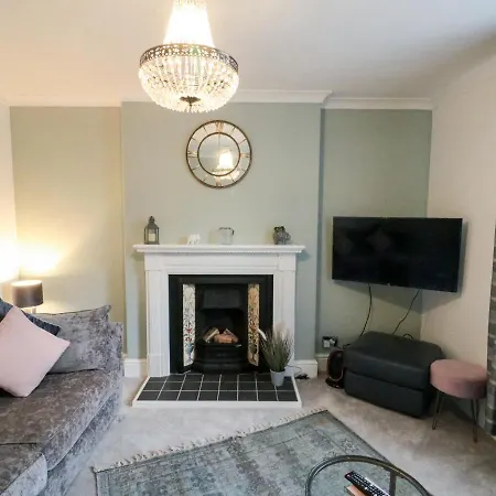 Lark's Nest 4*