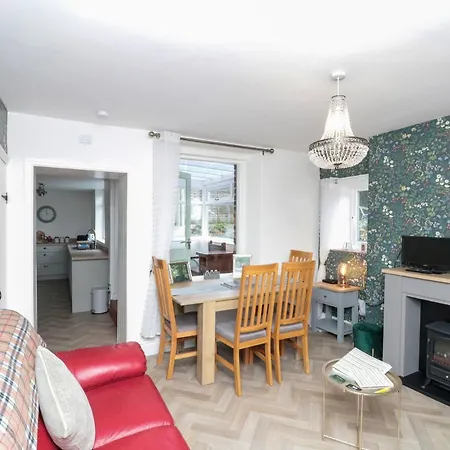 Lark's Nest 4* Scarborough
